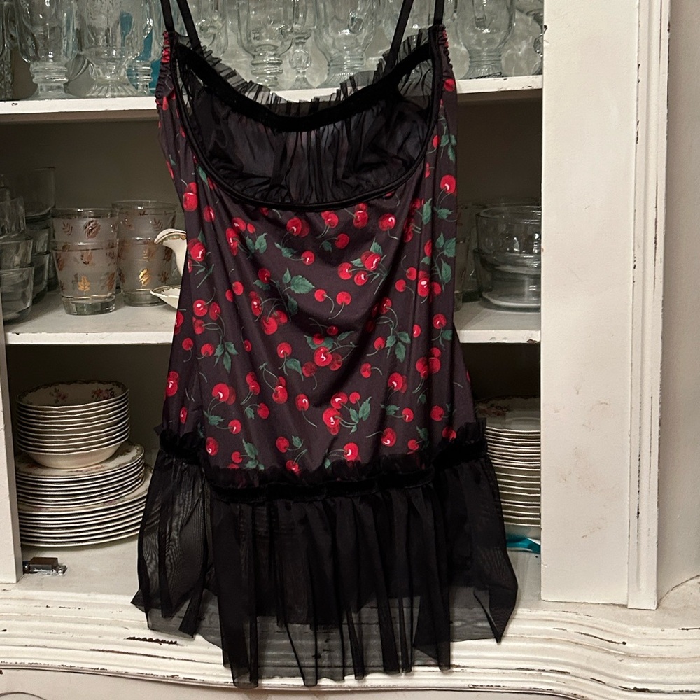 #140  Adorable Little Cherry Négligée Size Medium